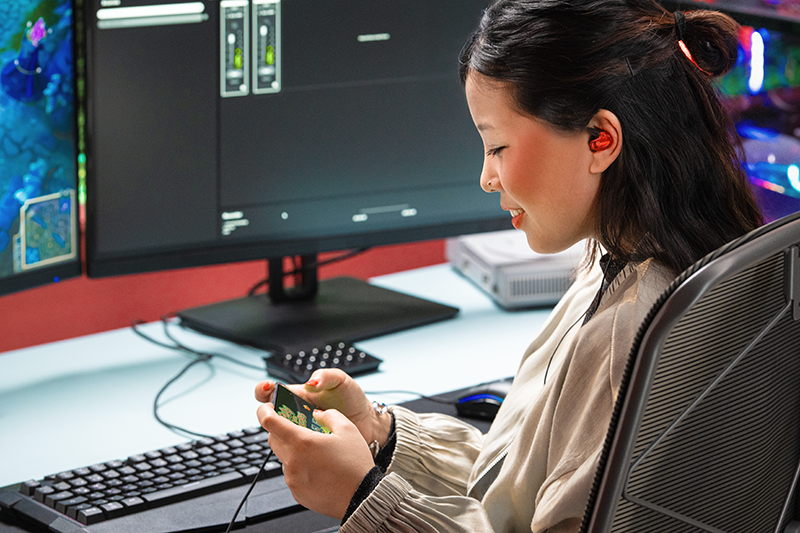 SE215 Wired Red Mobile Gaming Lucy Medium Horizontal